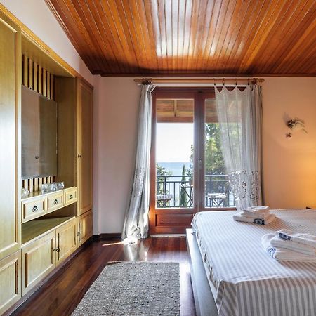 Luna Villa Private Beach Néa Irákleia Eksteriør billede