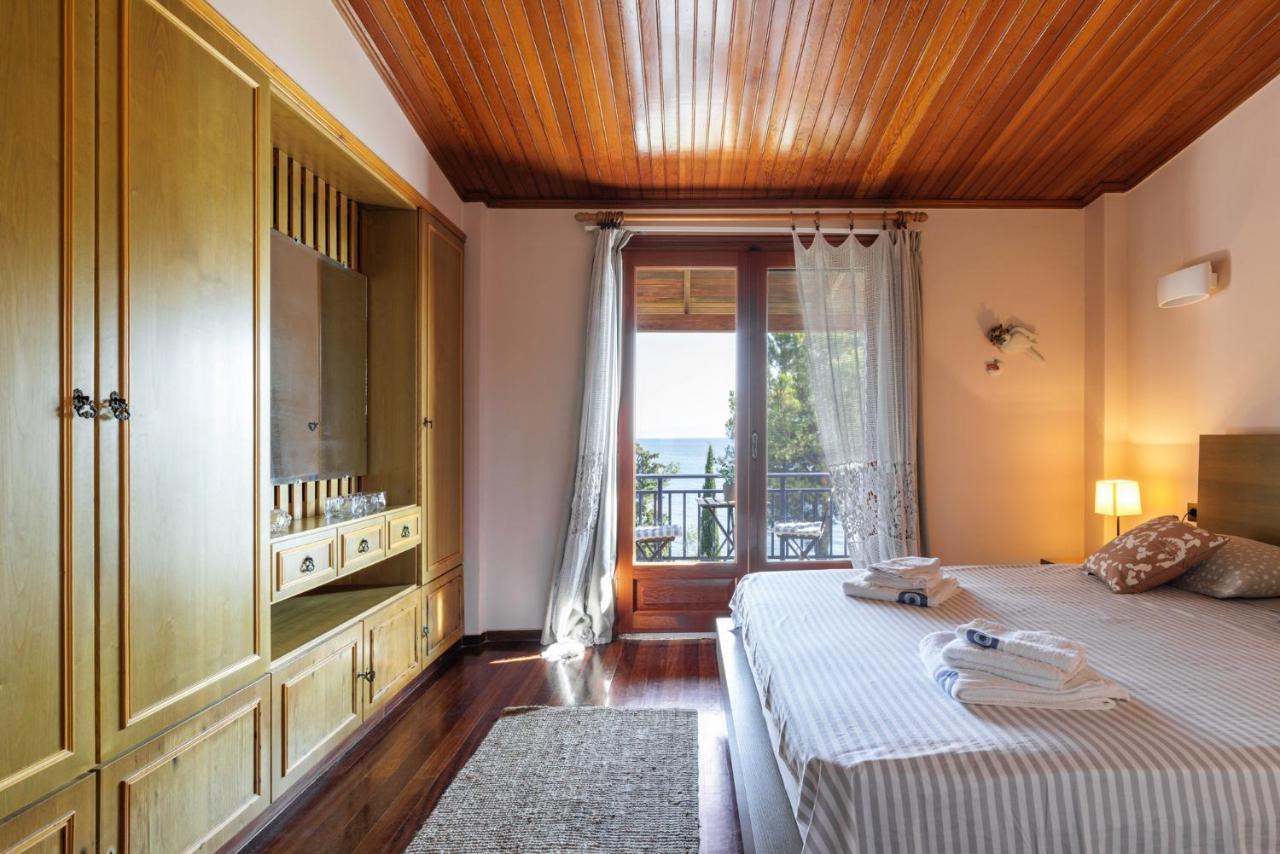 Luna Villa Private Beach Néa Irákleia Eksteriør billede