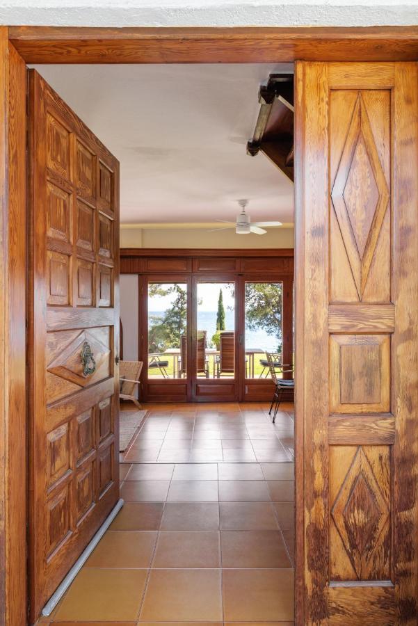 Luna Villa Private Beach Néa Irákleia Eksteriør billede