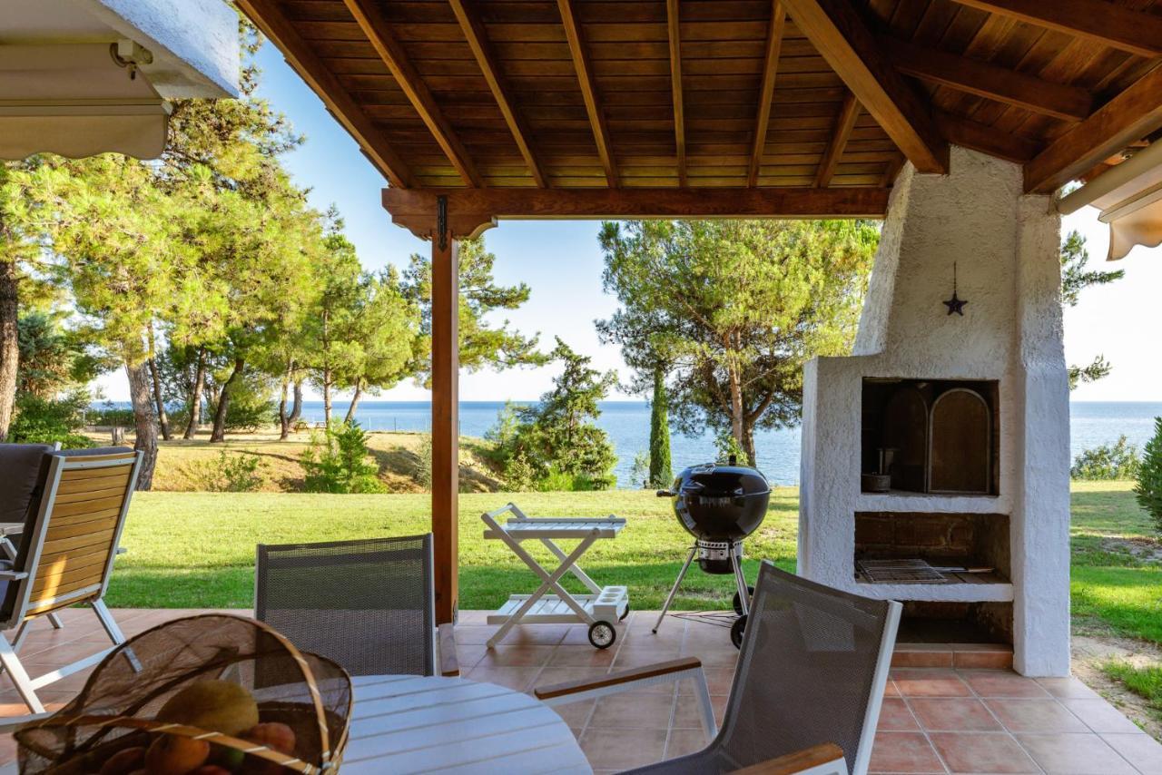 Luna Villa Private Beach Néa Irákleia Eksteriør billede