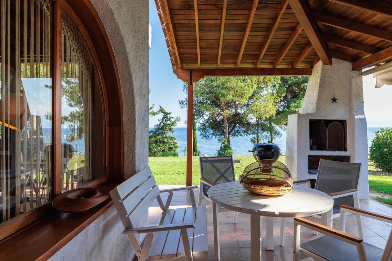 Luna Villa Private Beach Néa Irákleia Eksteriør billede