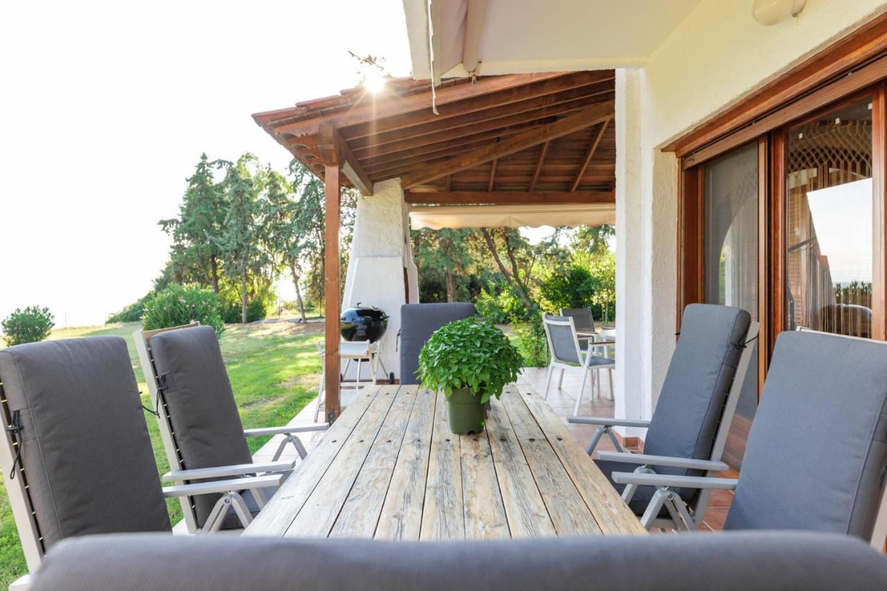 Luna Villa Private Beach Néa Irákleia Eksteriør billede