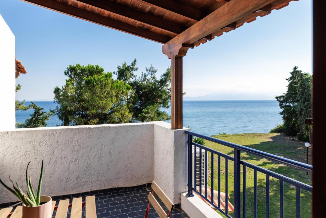 Luna Villa Private Beach Néa Irákleia Eksteriør billede