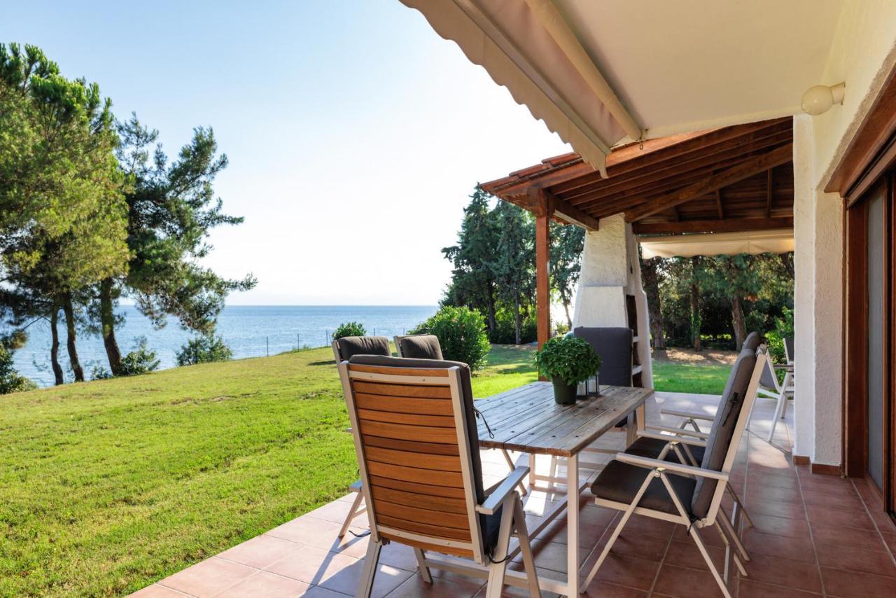 Luna Villa Private Beach Néa Irákleia Eksteriør billede