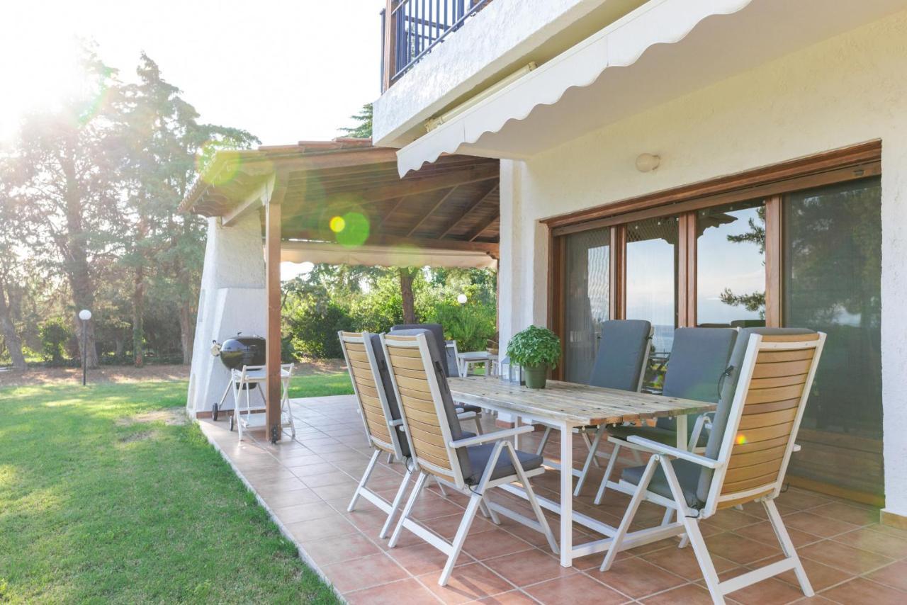 Luna Villa Private Beach Néa Irákleia Eksteriør billede